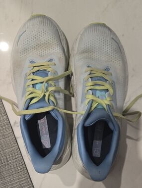 Hoka Women's Arahi Running Shoes